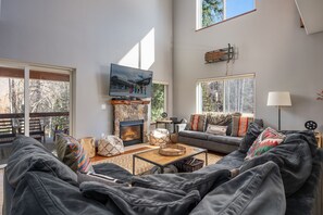 Smart TV, fireplace, DVD player