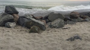 A rocky shoreline with waves crashing against the rocks. - GREAT LOCATION Private,Spacious+AC -2blk to Town/River/Beach+SPA+Tennis+Kid Park (guerneville)
