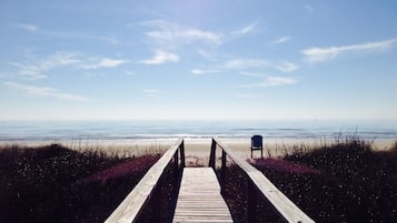 Plage à proximité, chaises longues