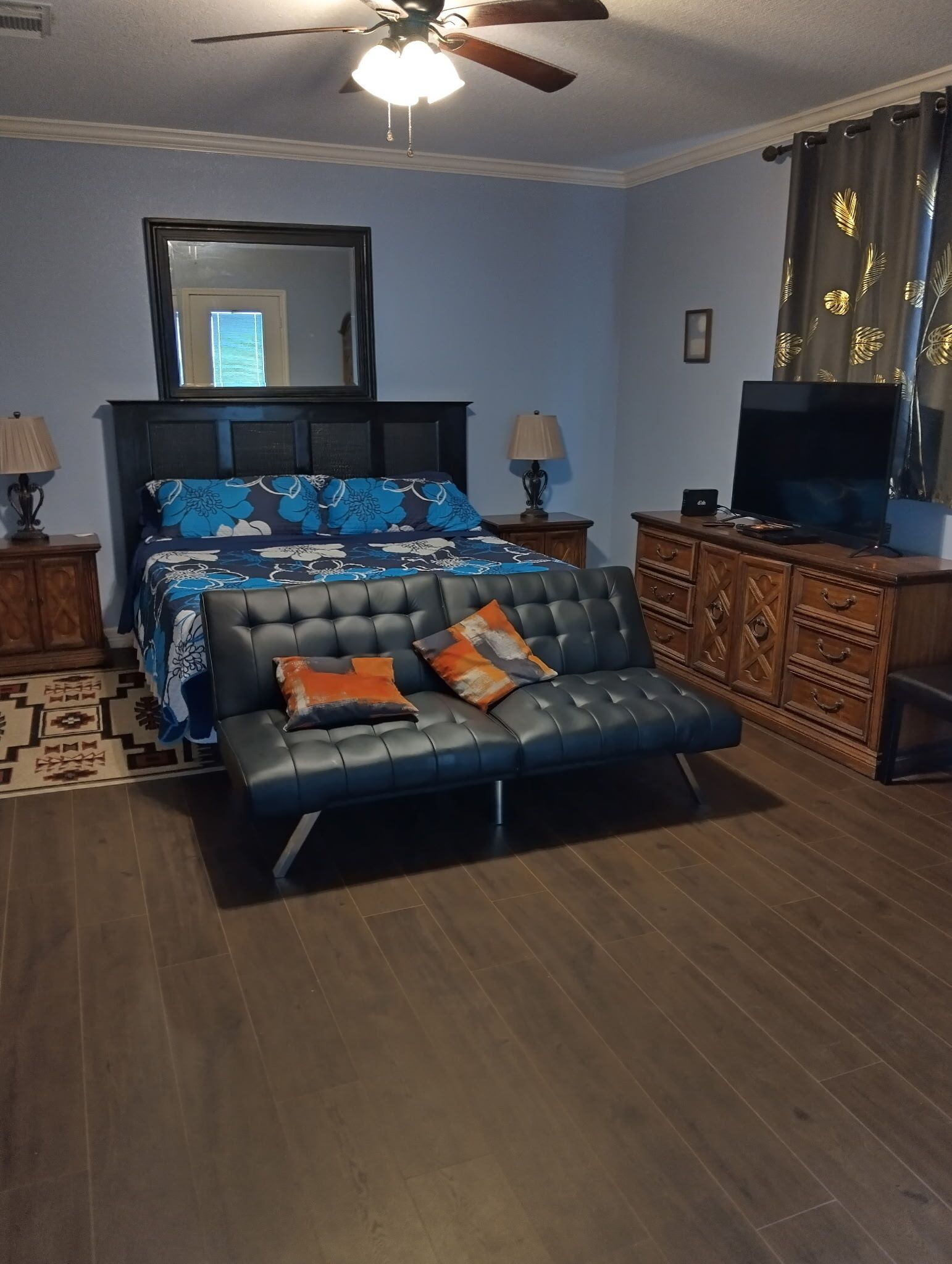 3 chambres, fer et planche à repasser, accès au Wi-Fi (inclus)