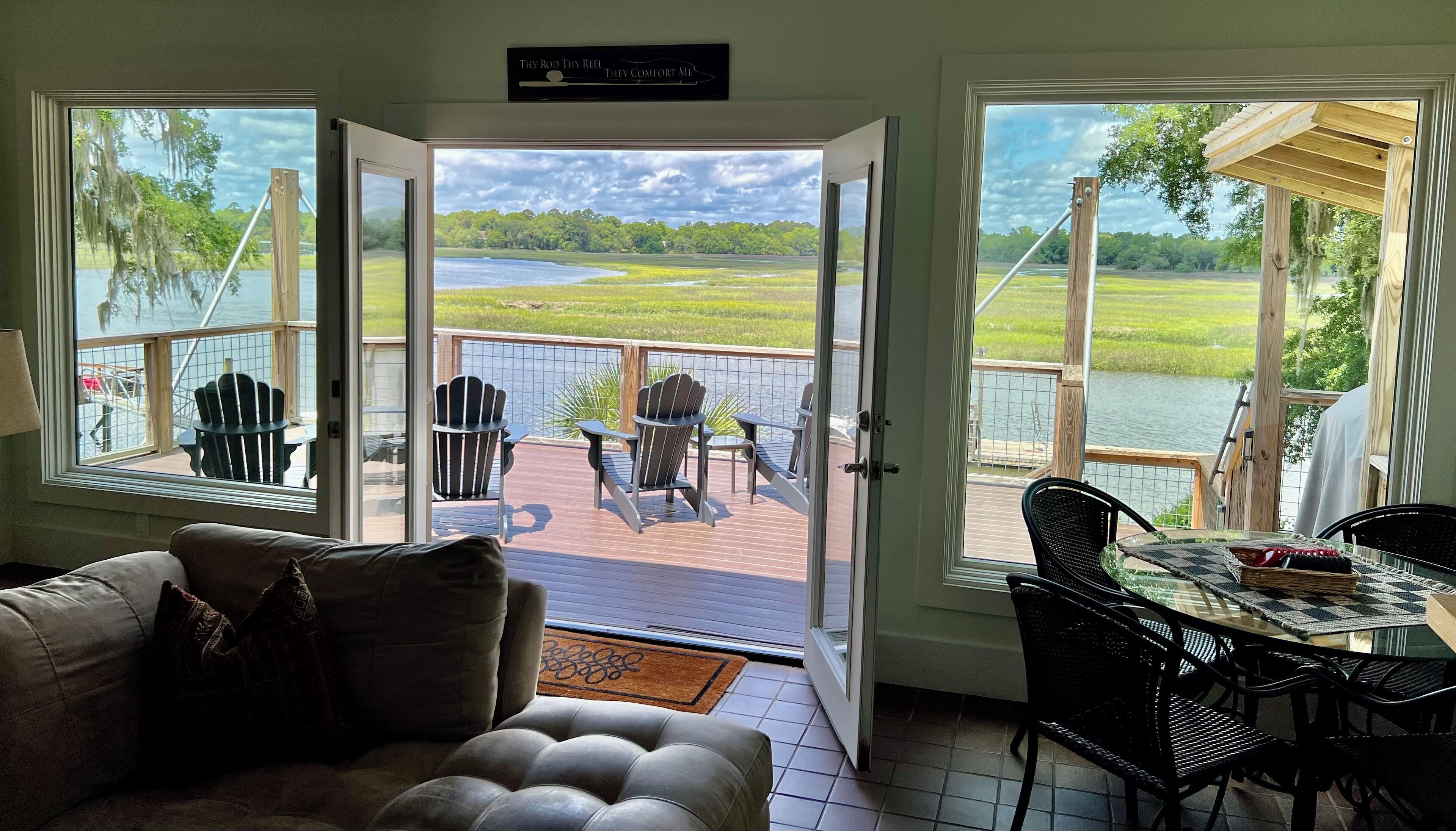 Smart-TV, peis, DVD-spiller og fotballspill