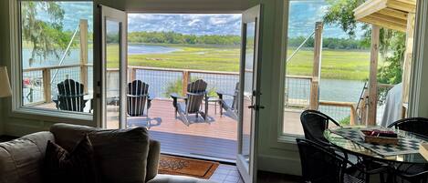 Smart TV, fireplace, DVD player, table football