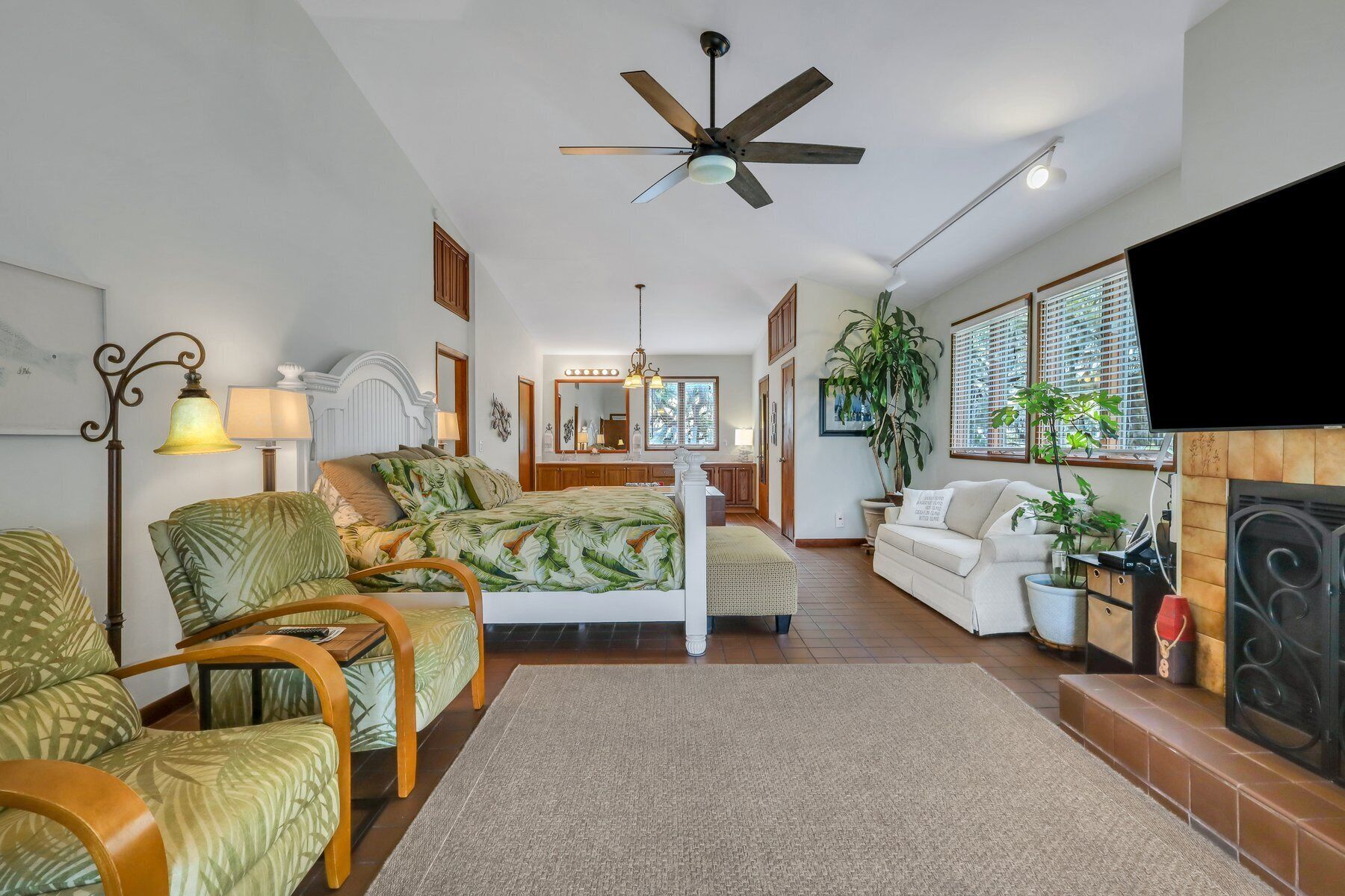 Smart-TV, peis, DVD-spiller og fotballspill