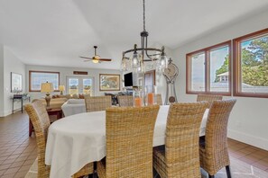 Dining - Deep water dock in Darien, GA, w/screened in porch, fishing, kayaks, & bikes (Darien)