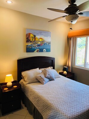 2 habitaciones, tabla de planchar con plancha, wifi y ropa de cama 