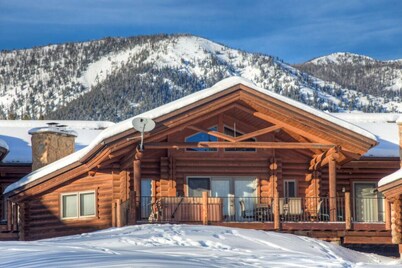 Last Minute Special! Cozy Log Cabin, Views, Hottub