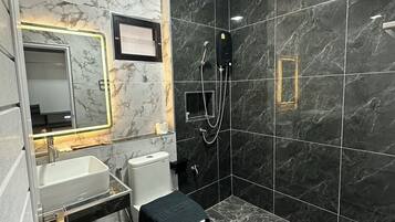 Standard Double Room | Bathroom