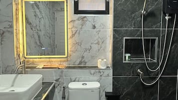 Phòng đôi Tiêu chuẩn | Phòng tắm | Buồng tắm vòi sen, đồ dùng nhà tắm miễn phí, khăn tắm