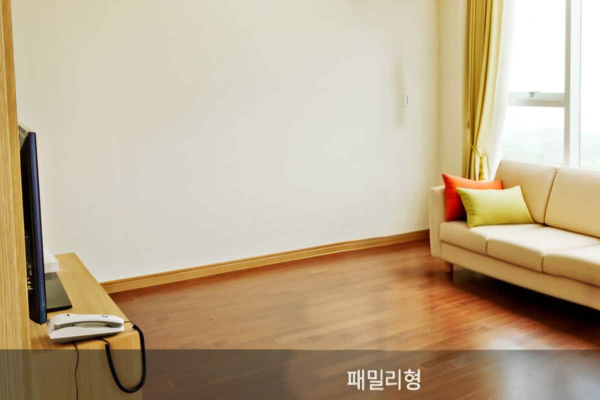 Family Twin Room | Free WiFi