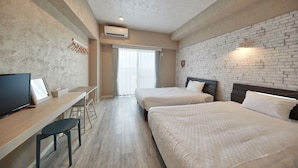 Desk, laptop workspace, blackout drapes, WiFi (free) - Hotel 385 (Miyakojima)