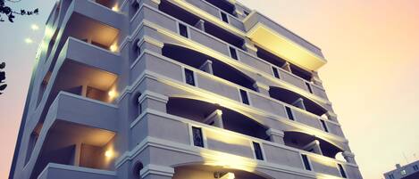 Façade de l’hébergement - soirée/nuit