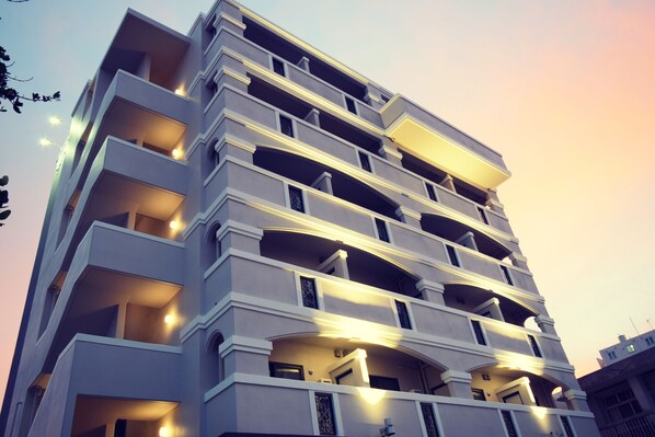 Façade de l’hébergement - soirée/nuit