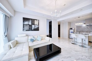 Junior Suite | Desk, laptop workspace, blackout curtains, free WiFi - Hotel 385 (Miyakojima)