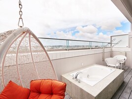 Junior Suite | Desk, laptop workspace, blackout drapes, free WiFi