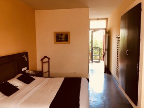 Standard Room, 1 Double Bed | Desk, blackout drapes, free cribs/infant beds, rollaway beds