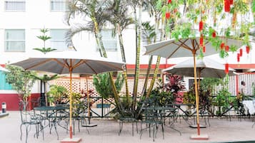 Breakfast, lunch, dinner served; international cuisine