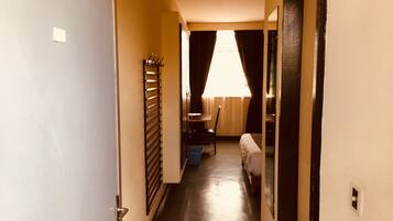 Standard Room, 1 Double Bed | Desk, blackout drapes, free cribs/infant beds, rollaway beds