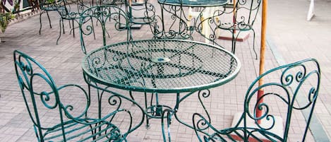 Se sirven desayunos, almuerzos y cenas; cocina internacional