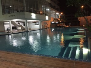 室外游泳池