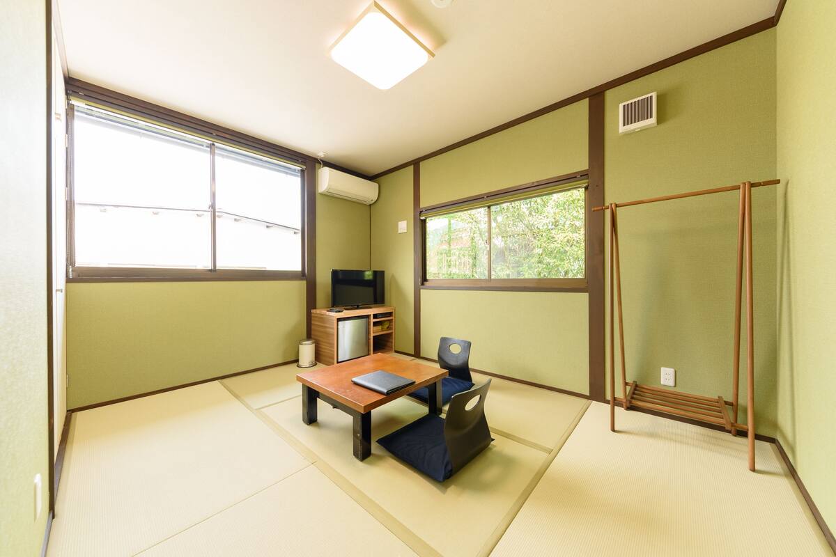 Annex-Jpanaese Room with Shared Bathroom | WiFi (free), individually decorated, individually furnished, bed sheets