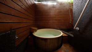 Japanese Western Style Room, Half Open Air Bath (KOHAKU) | Deep soaking bathtub - Yufuin Iyotomi (Yufu)