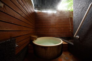 Deep-soaking bathtub - Yufuin Iyotomi (Yufu)