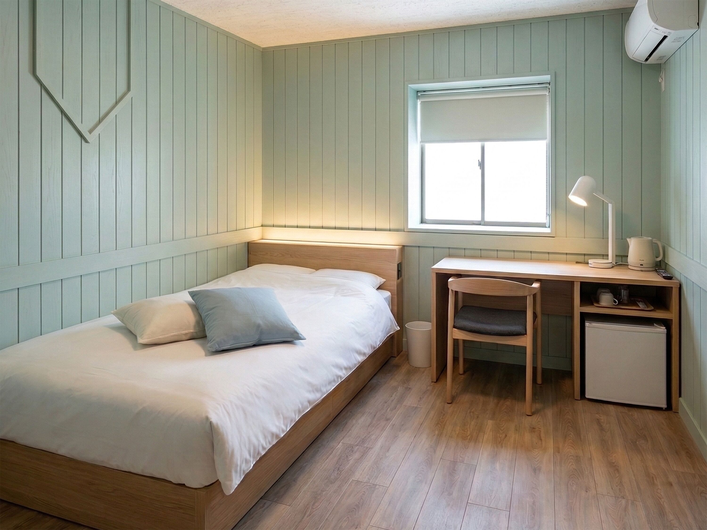 Economy Single Room with Shared Bathroom | WiFi (free), individually decorated, individually furnished, bed sheets
