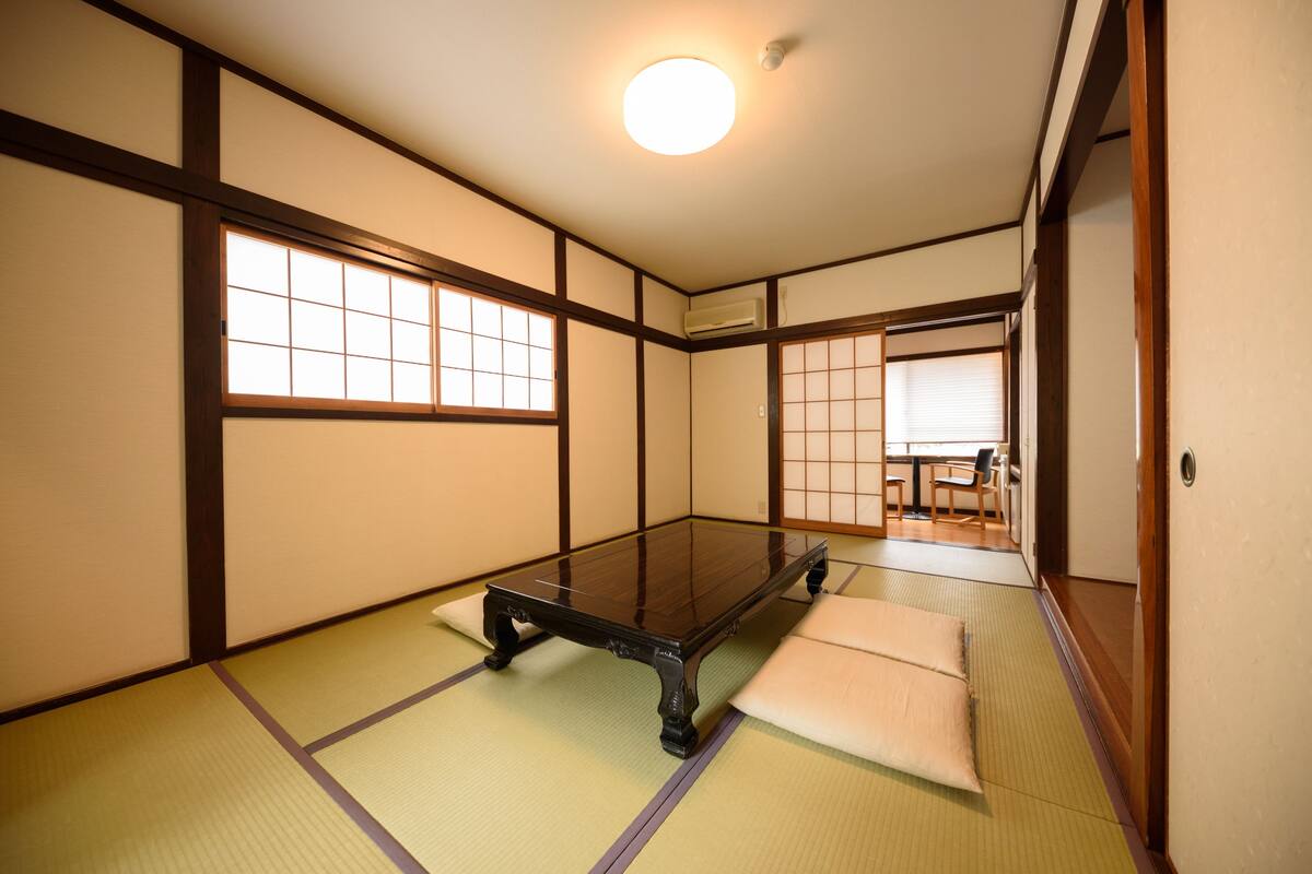 Japanese Style Room for 4 People, Private Toilet | WiFi (free), individually decorated, individually furnished, bed sheets