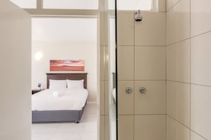 Design Studio Suite | Bathroom shower - Senator Park Suite 1 (Cape Town)