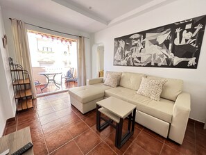 Smart TV - Sunny penthouse with terrace in historic center. Cathedral, Picasso, Park and beach (Málaga)