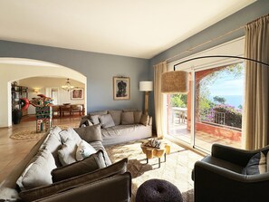 TV, fireplace - Holiday rental villa with swimming pool in Begur, Aiguablava (Begur)