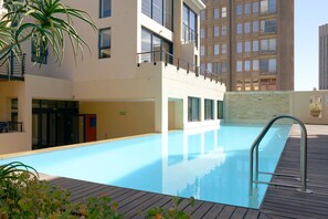 حمّام سباحة خارجي