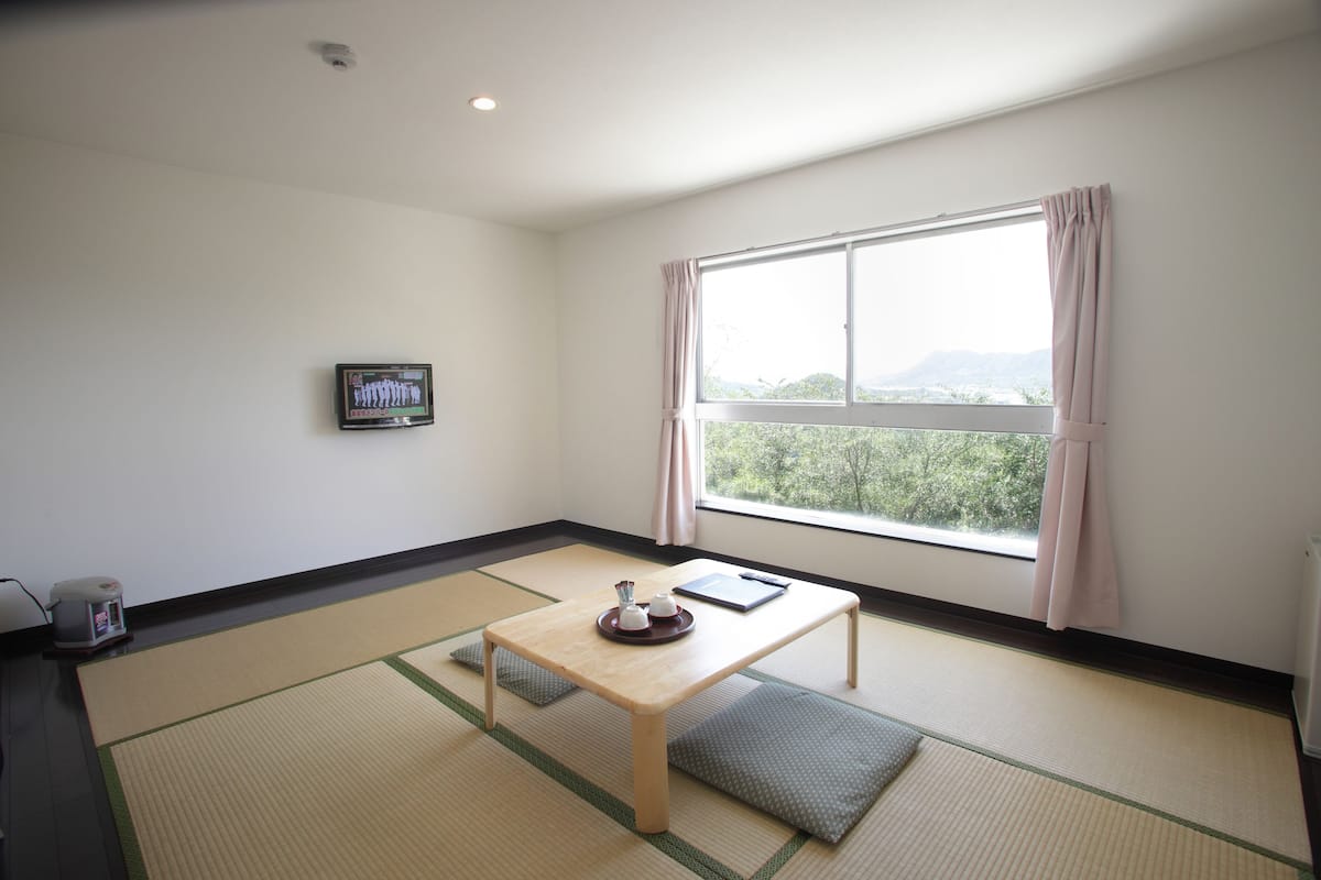 Habitación tradicional (Japanese-style, 6 ) | Tabla de planchar con plancha, wifi gratis y ropa de cama
