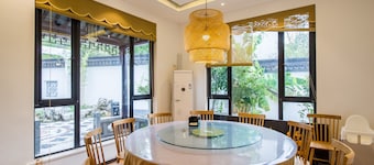 Taihu Baopu LingXia Inn