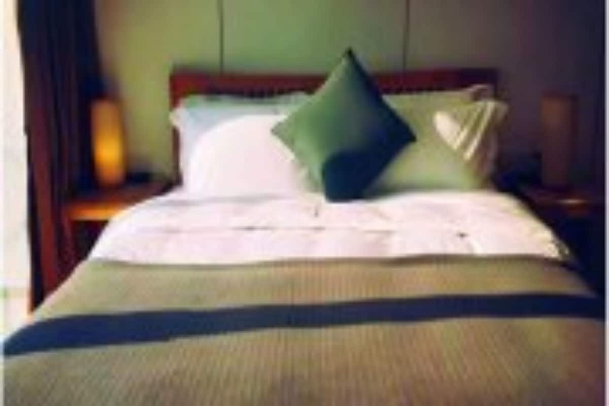 Double Room with Mountain View | Desk, blackout drapes, free WiFi