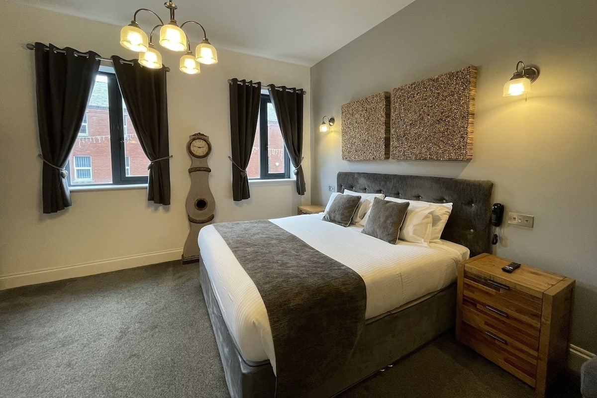 Super King with Spa Bath | 1 Schlafzimmer, individuell dekoriert, individuell eingerichtet