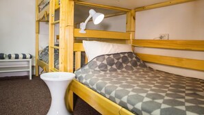 Bed in 6-bed Mixed Dormitory Room - Lowcoaster - Hostel (Odesa)
