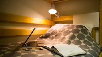 Phòng tập thể cơ bản, phòng tập thể nam và nữ (Bed in 6-bed Room) | Bàn ủi/dụng cụ ủi quần áo