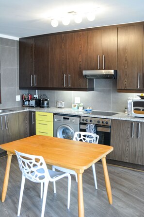 Exclusive Suite, 1 Bedroom, Balcony, Mountain View | Private kitchen