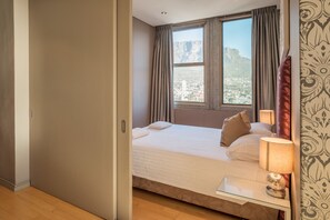 Presidential-Apartment, 3 Schlafzimmer, Balkon, Bergblick | 3 Schlafzimmer, hochwertige Bettwaren, Schreibtisch