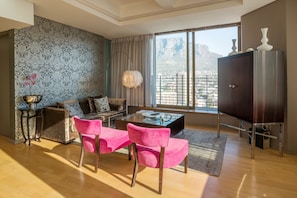 Presidential Condo, 3 Bedrooms, Balcony, Mountain View | Living area