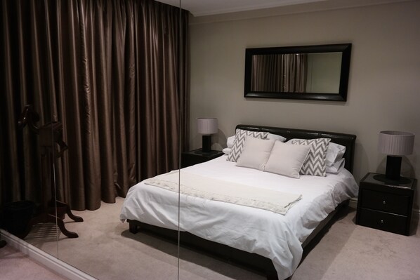 Classic-huoneisto, 1 keskisuuri parisänky | 1 makuuhuone, ylelliset vuodevaatteet, silitysrauta/-lauta