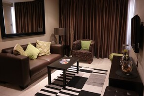 Classic-huoneisto, 1 keskisuuri parisänky | Olohuone | Taulutelevisio