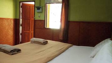 Basic Room | Free WiFi, bed sheets