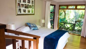 Family House, 3 Bedrooms, Park View, Garden Area | 3 bedrooms, premium bedding, desk, iron/ironing board - Constantia Home On Alphen Trail (Cape Town)