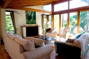 패밀리 하우스, 침실 3개, 공원 전망, 정원 | 거실 | 평면 TV, 벽난로