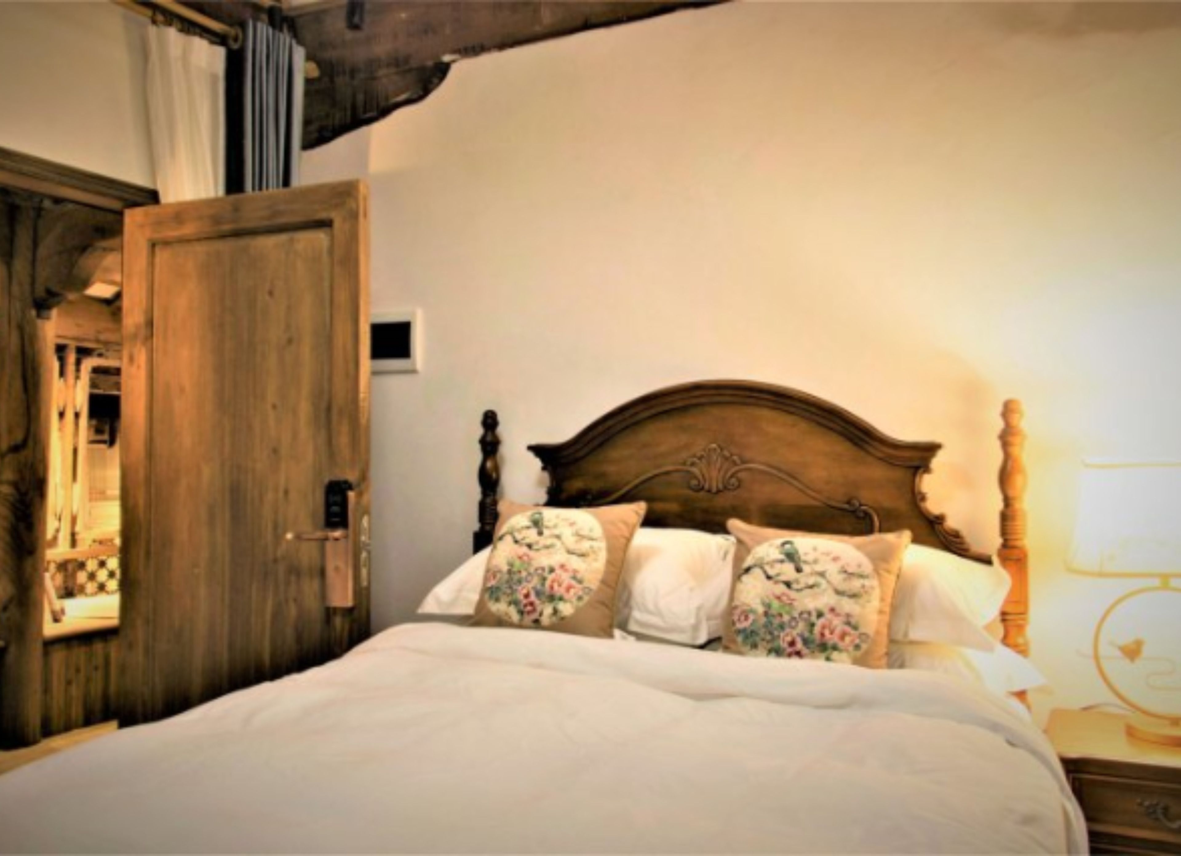 Standard Double Room | Desk, blackout curtains, iron/ironing board, free WiFi