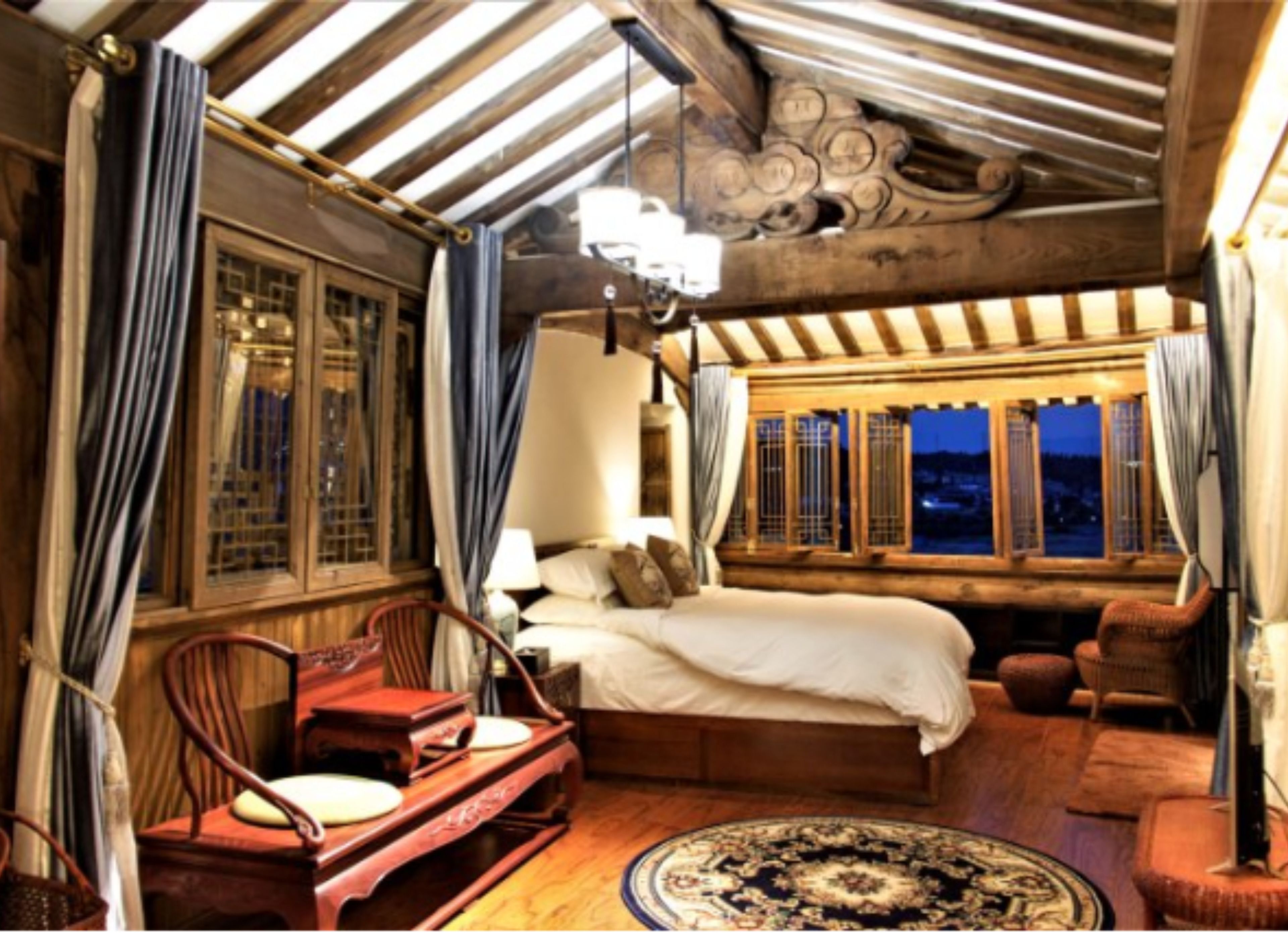 Classic Double Room | Desk, blackout curtains, iron/ironing board, free WiFi