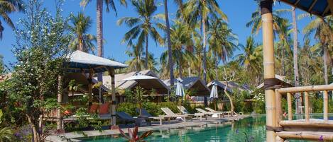 Outdoor pool, pool loungers