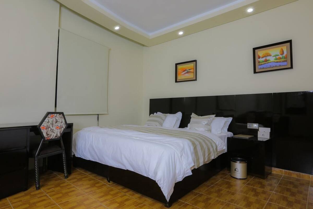 1 bedroom, premium bedding, in-room safe, desk